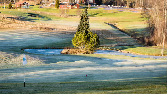 From Spring to Summer: Seasonal Golf Candles to Match Your Game